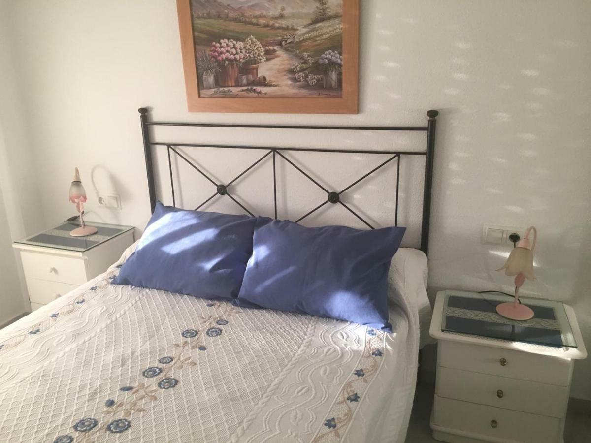 Apto. Urbanizacion Laguna Beach, 1ª Linea De Playa Apartment *