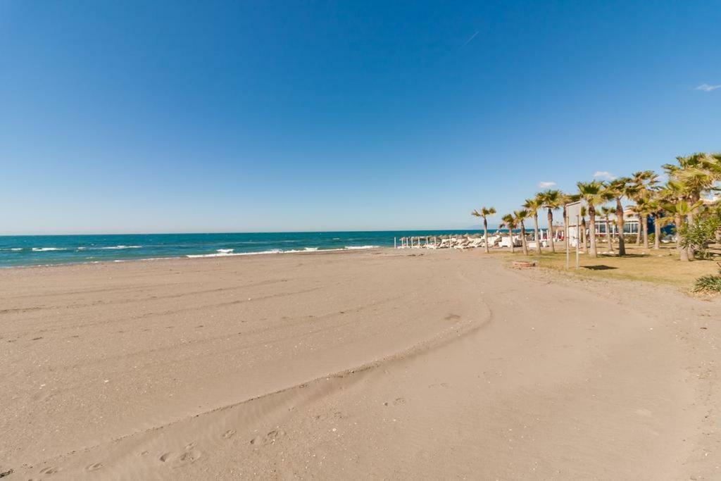 Apto. Urbanizacion Laguna Beach, 1ª Linea De Playa Apartment *